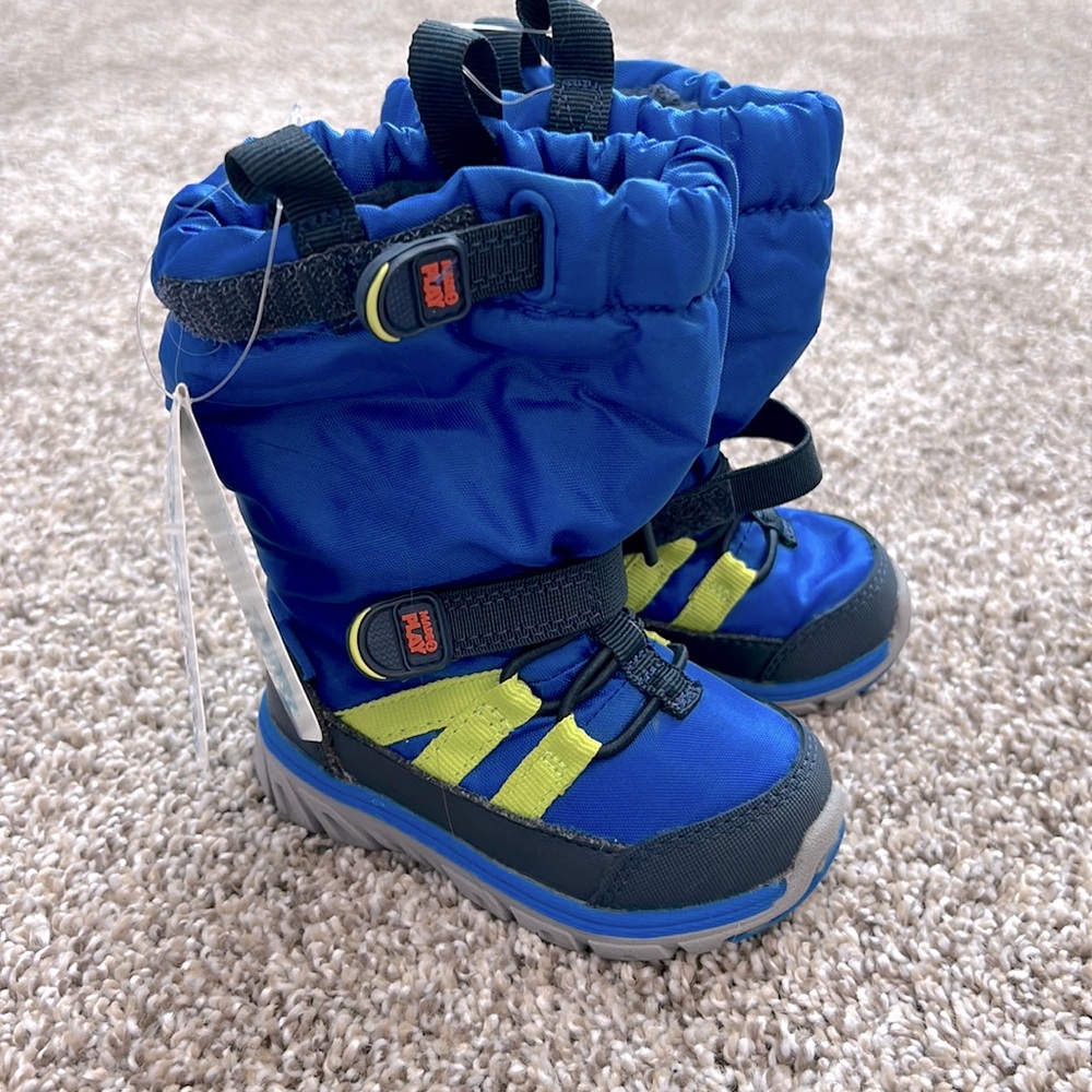 Stride Rite boys Snow Boots. Size:4. NWT.